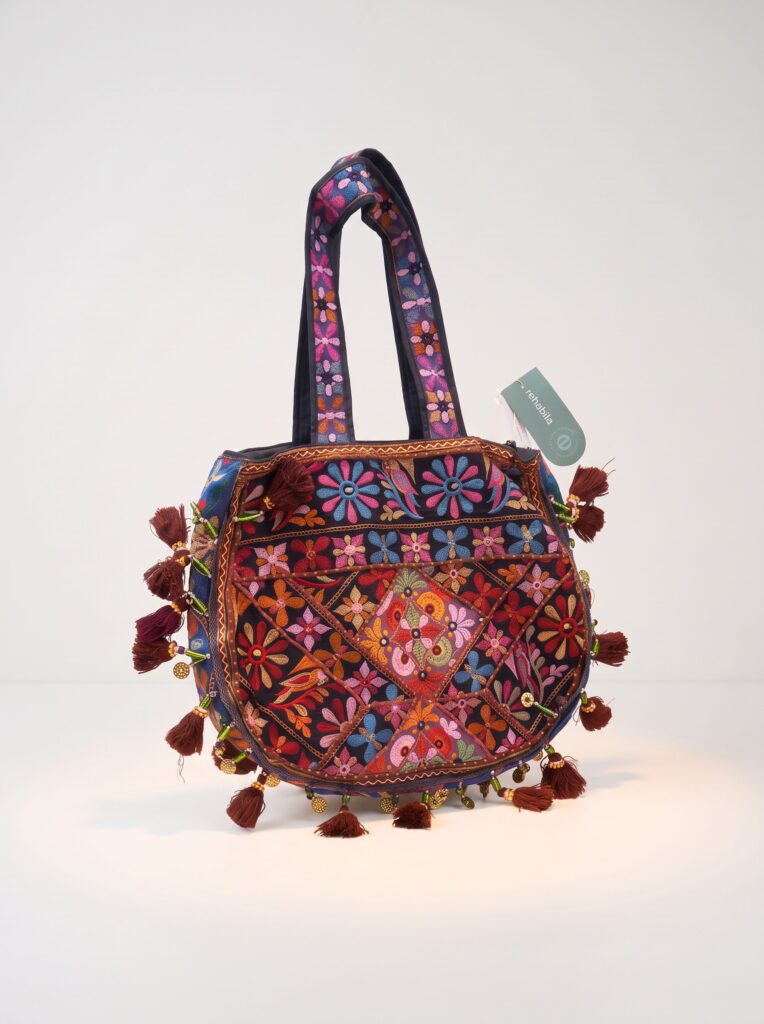 BOLSA TOTE INDIANA BORDADA MARSALA COM TASSELS