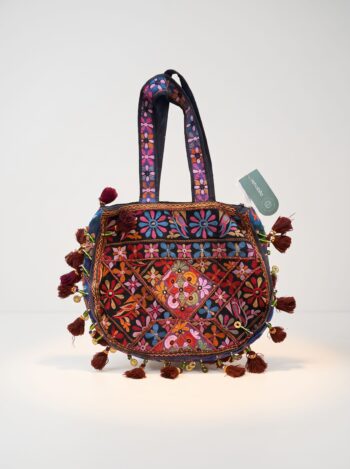 Alternative view of BOLSA TOTE INDIANA BORDADA MARSALA COM TASSELS