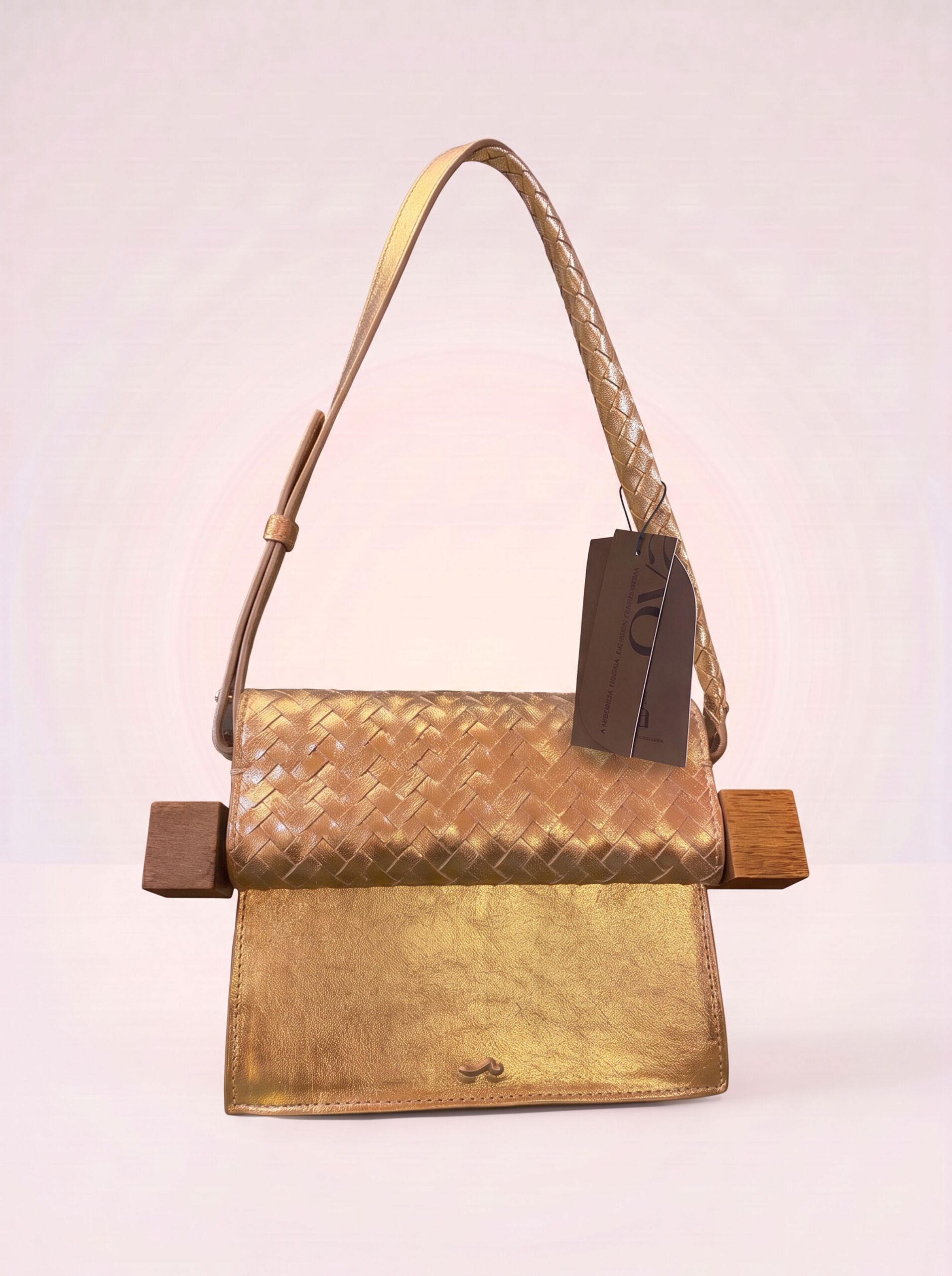 BOLSA DE OMBRO OYA DOURADA EM COURO