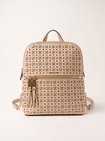 Mochila Michael Kors Bege com Monograma Vazado e Ferragens Douradas