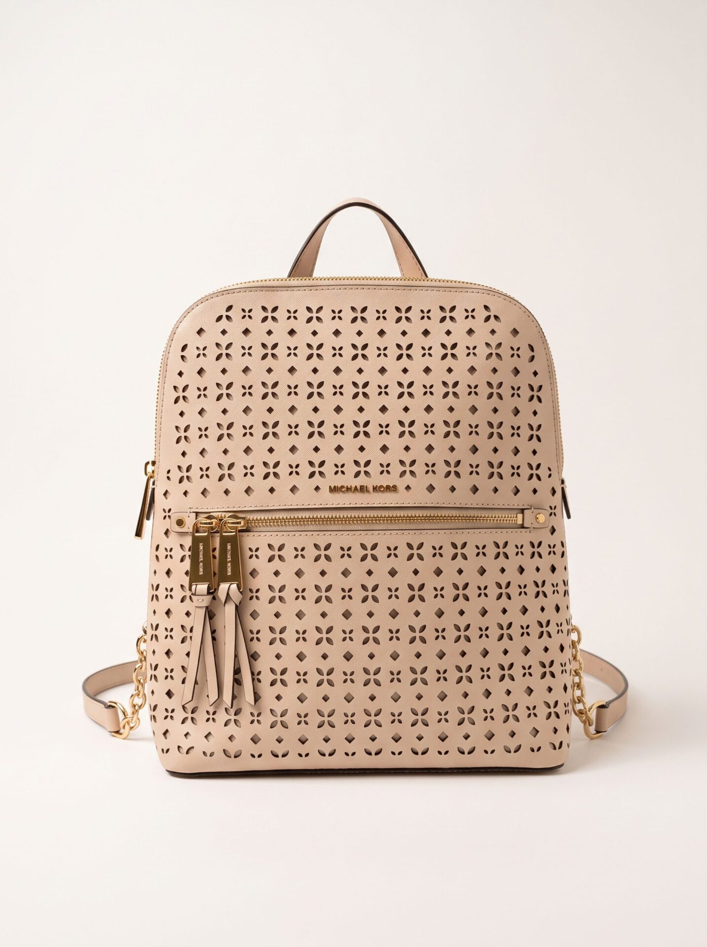 Mochila Michael Kors Bege com Monograma Vazado e Ferragens Douradas