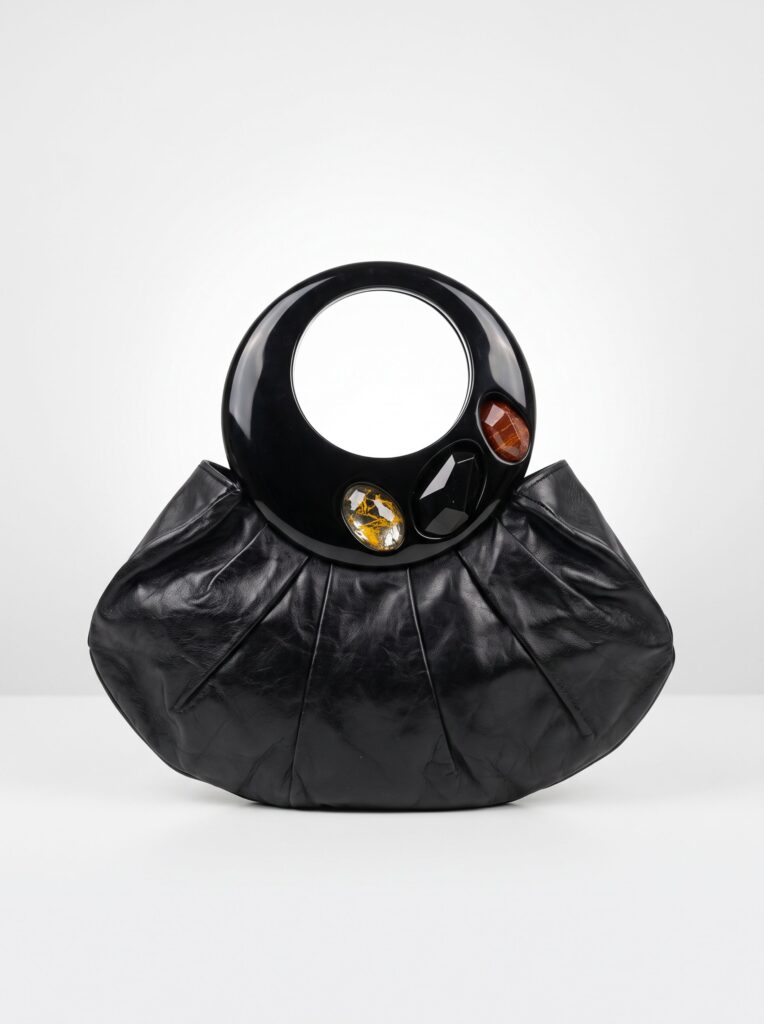 BOLSA VINTAGE SWAROVSKI PRETA COM PEDRARIAS